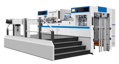 Machine de découpe et de pliage automatique avec dispositif de décapage automatique